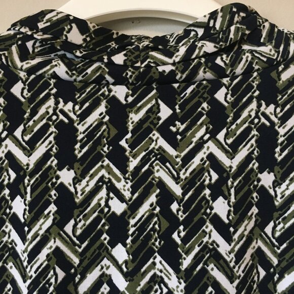 Jones New York Abstract Herringbone Pintuck Collar Sleeveless Blouse - Picture 5 of 15